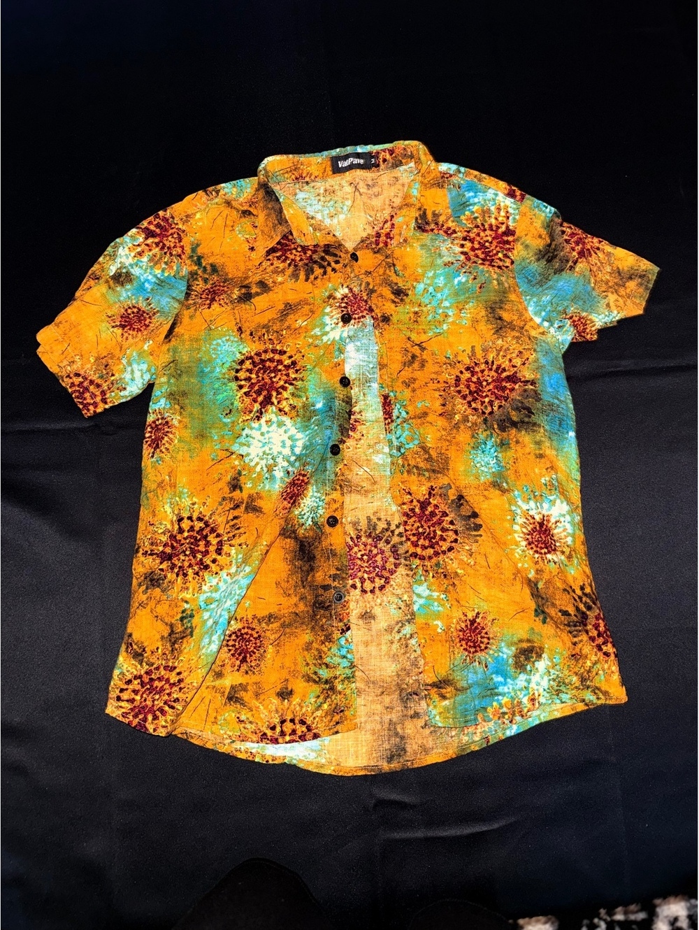 VatPave Medium Size Short Sleeve Button-Up Shirt with Floral